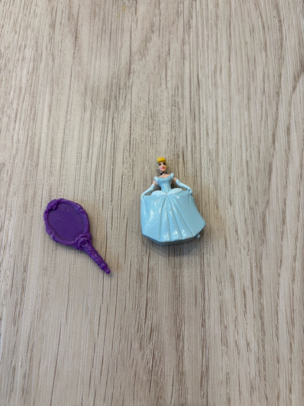 Polly pocket Cinderella Locket Toy part Cinderella